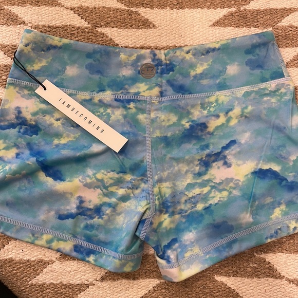 I AM BECOMING athletic shorts size 6/small - Picture 6 of 7